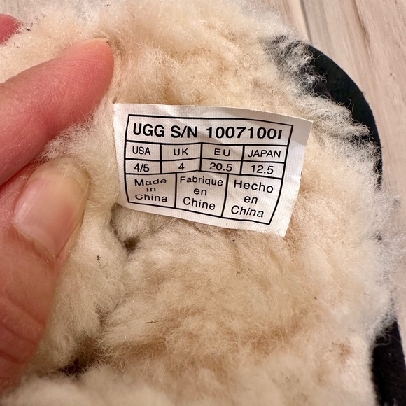 Ugg toddler boots, black size 4/5 - Picture 5 of 6